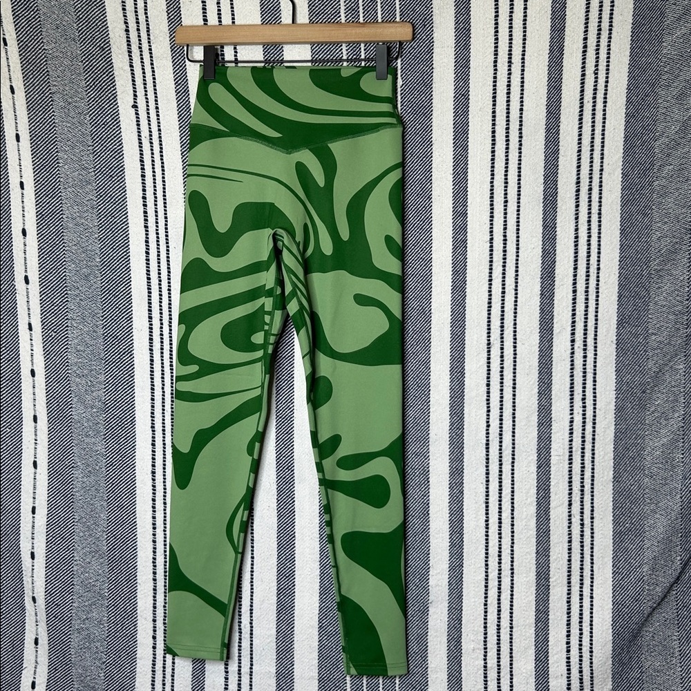 Green Swirl Pattern High-Waist Leggings